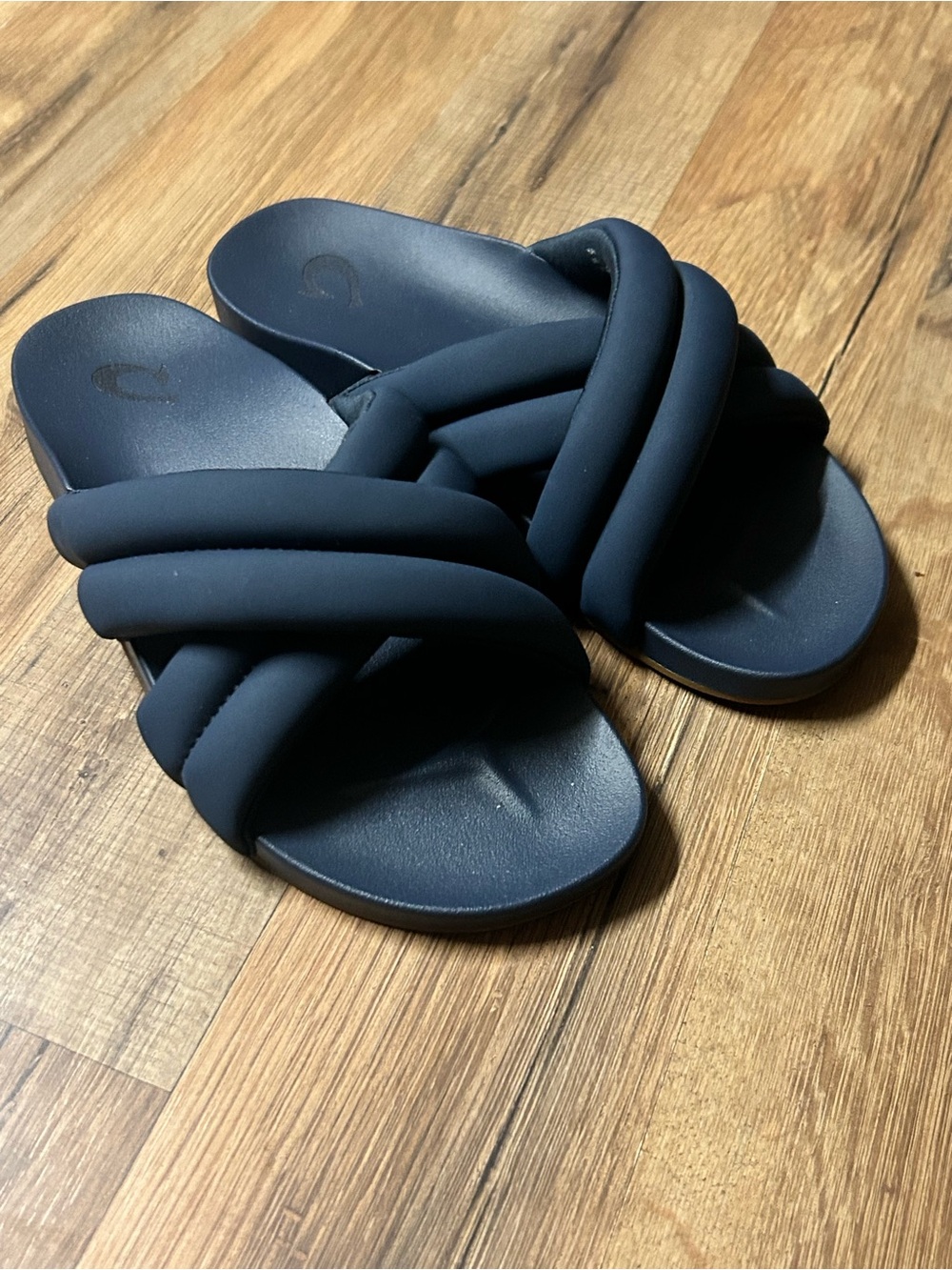 OluKai Hila Puffy Slide Sandals Navy Blue Comfort Slip On Beach Womans sz 6